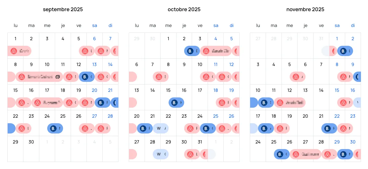 Vue calendrier sur trois mois, où chaque nuit occupée apparaît en couleur avec le logo du portail.